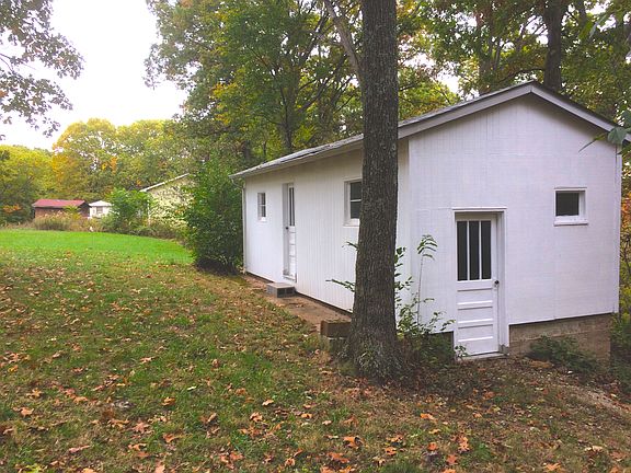 Storage bldg  12.4 x 28.5 ft