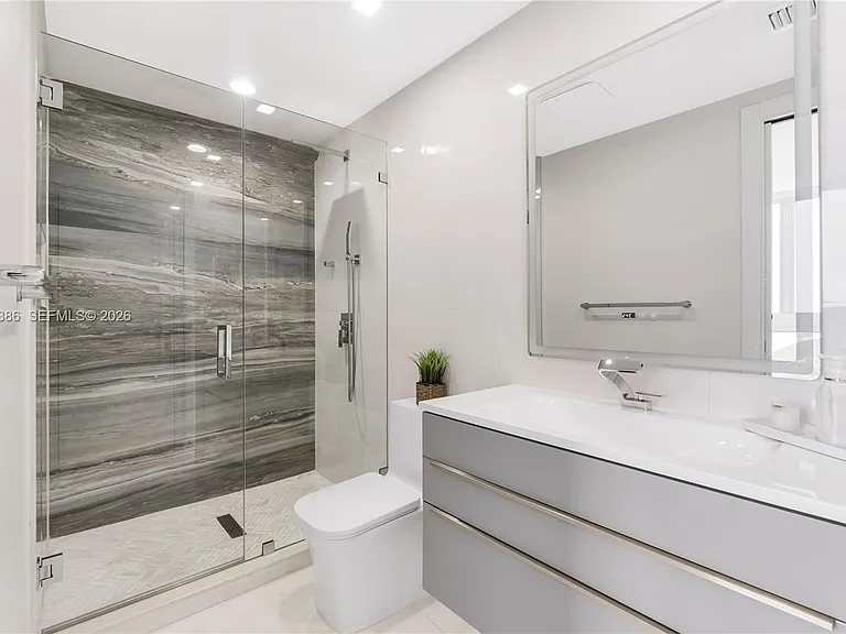 7330 Ocean Ter #2404 — Photo 22