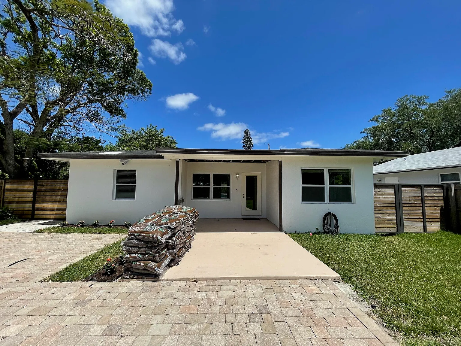 3 bed, 2.0 bath, 1000 sqft, $4,395 — Photo 3