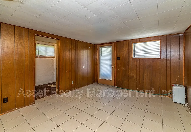 102 Wainwright Rd — Photo 15