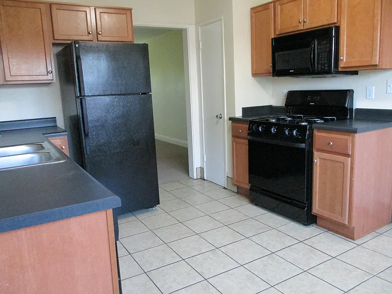 2506 Gladstone Cir #202 — Photo 3