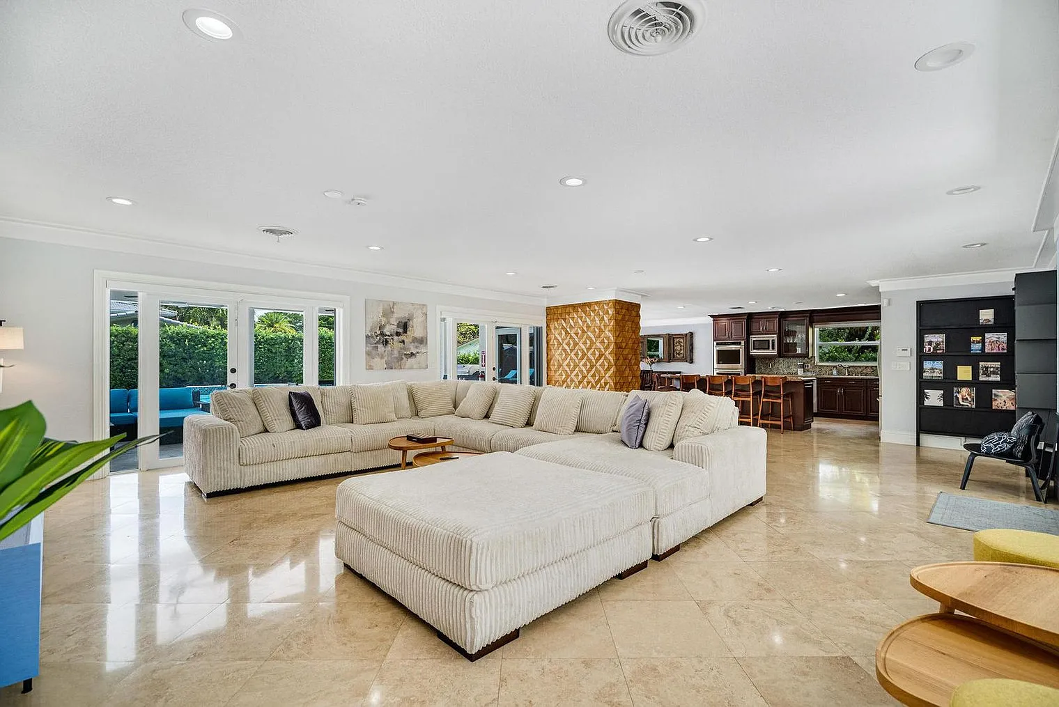 3 bed, 2.0 bath, $11,660 — Photo 2