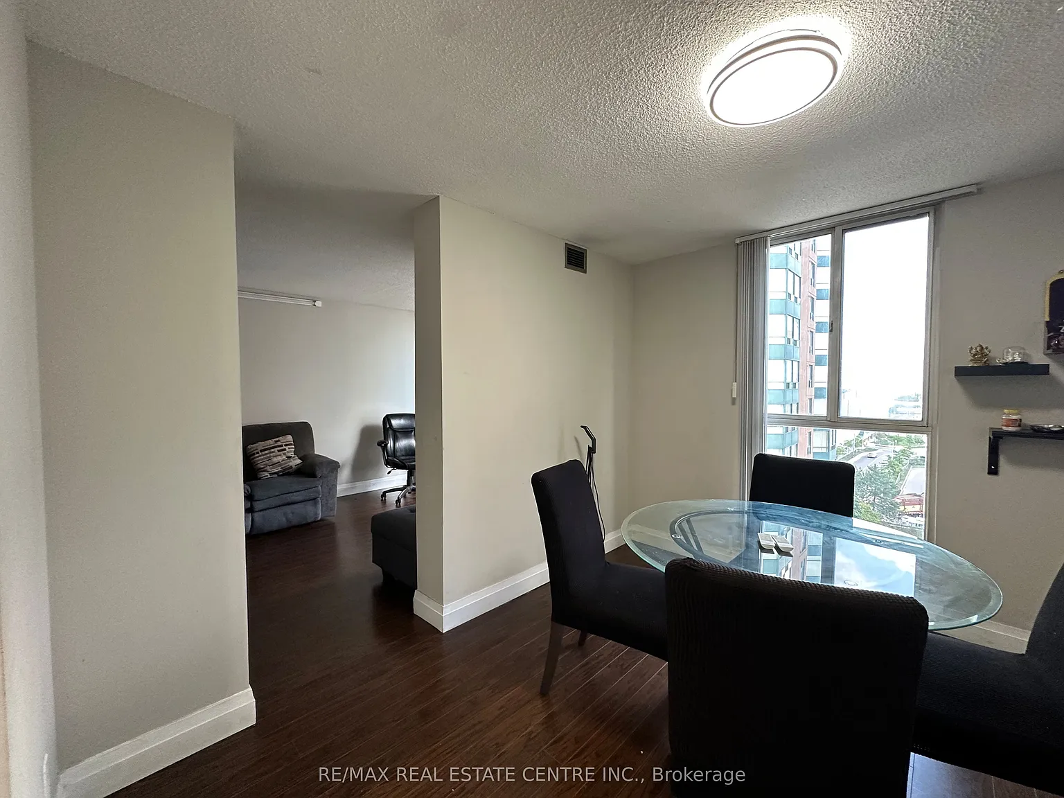3 bed, $2,575 — Photo 4