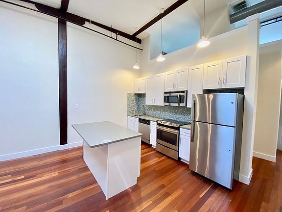 2nd image of 3421-35 Richmond St #208