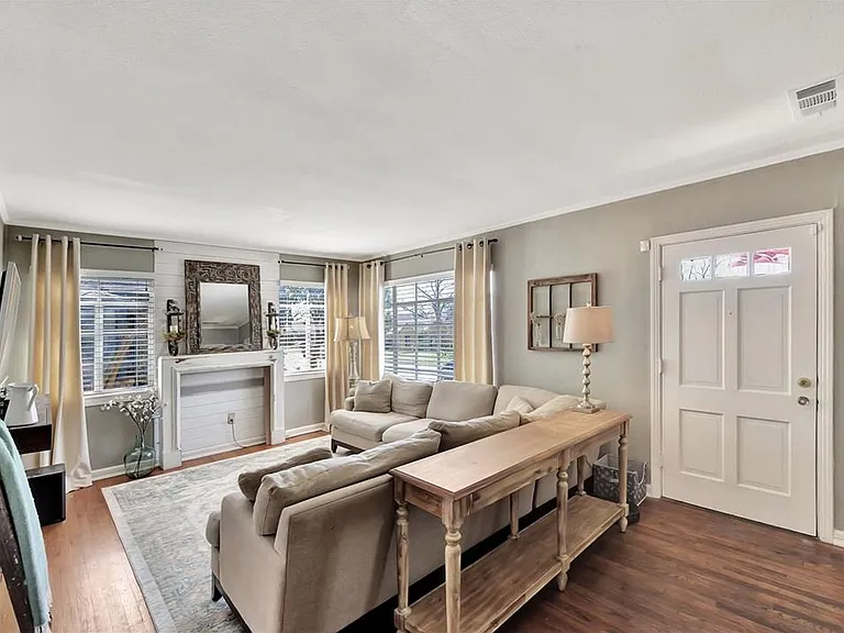 2521 Forest Park Blvd — Photo 6