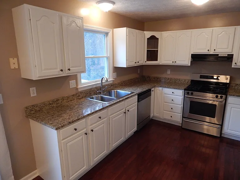 2054 Pinecrest Dr — Photo 9