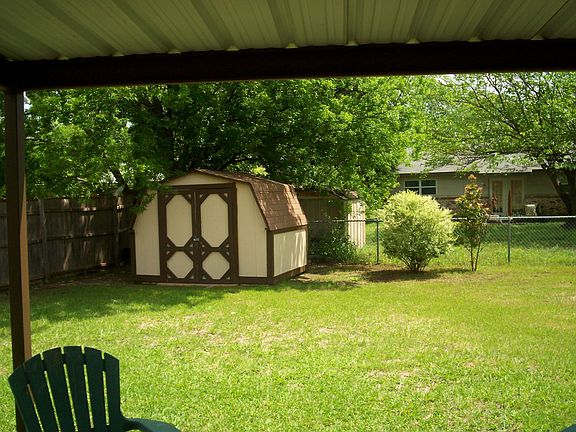 5th image of 925 Vaughn Dr