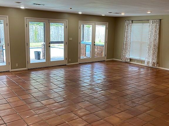 3rd image of 4650 Lanark Ln