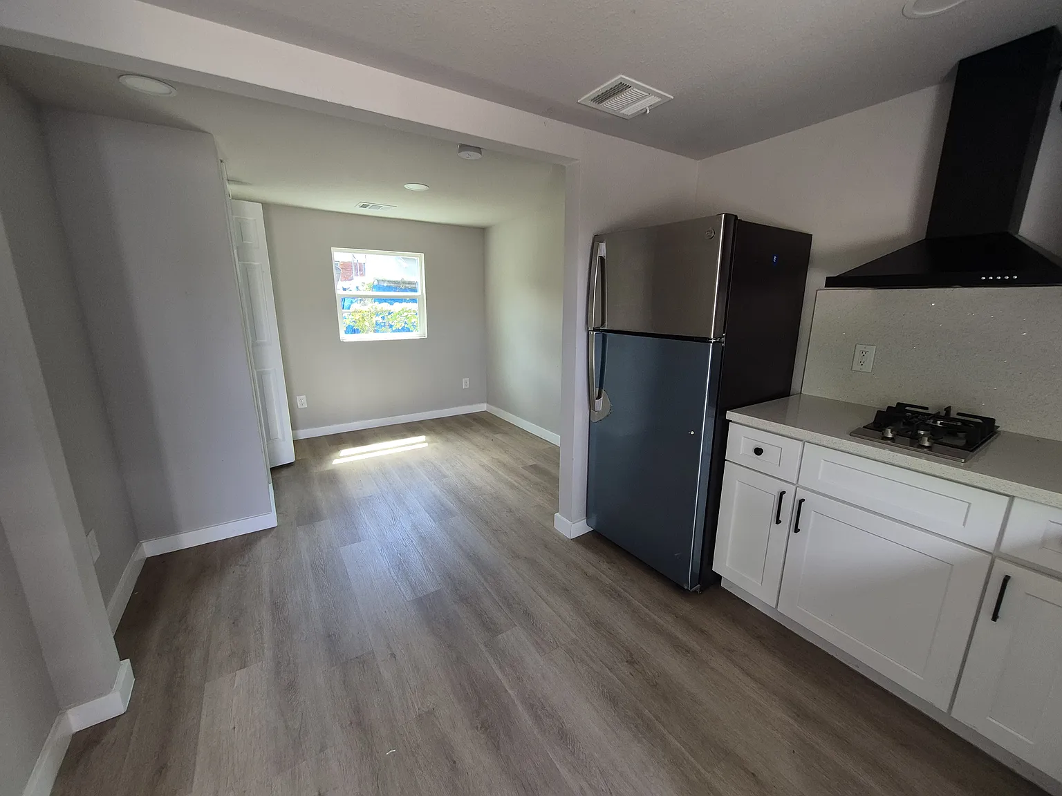 Studio, 500 sqft, $850 — Photo 3
