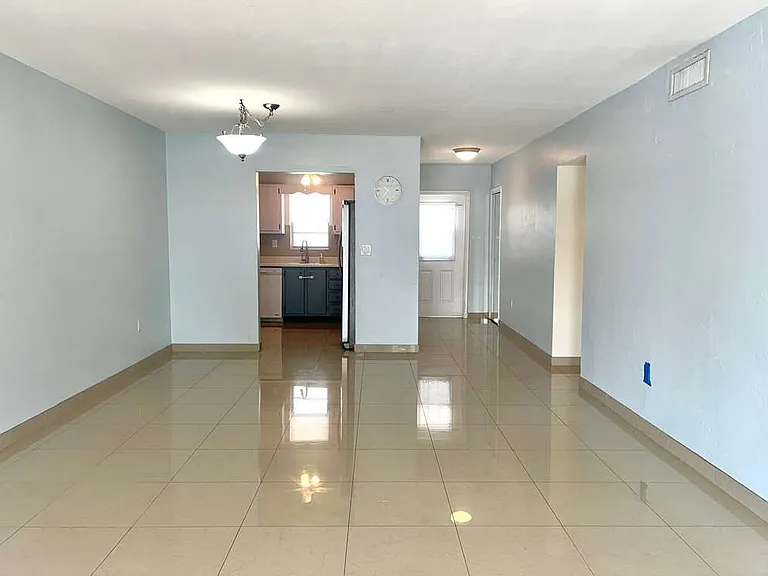 2200 Diana Dr #417 — Photo 9