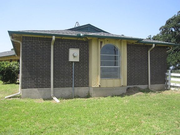 2nd image of 2345 County Road 211