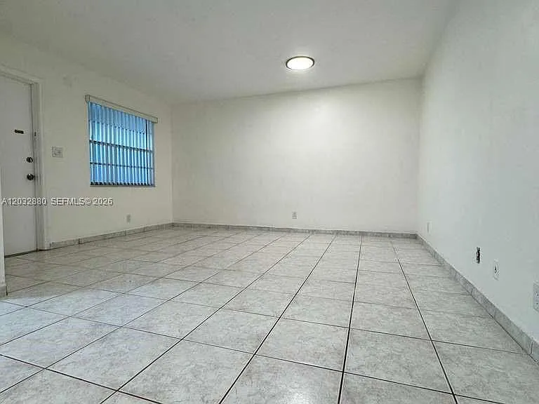 705 NE 2nd St #11 — Photo 5