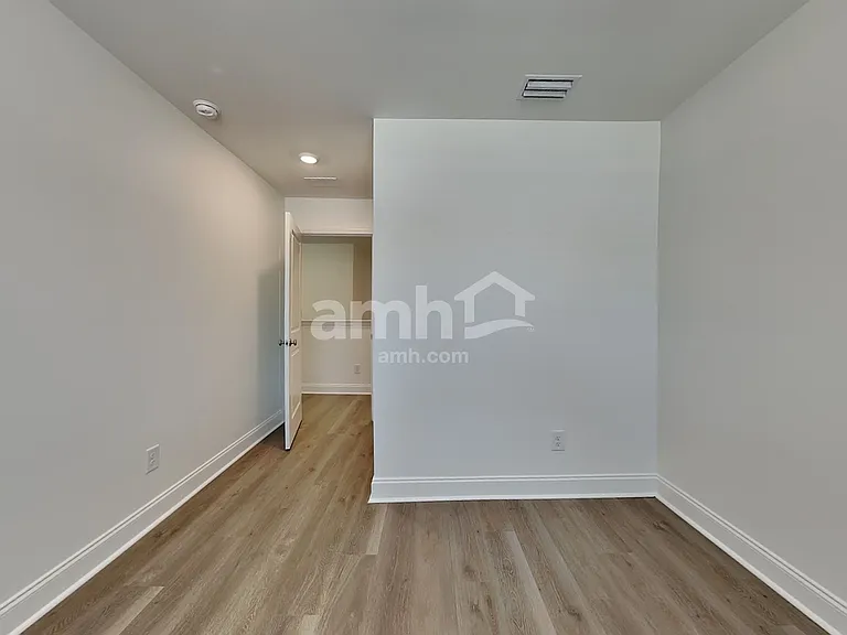 433 Armstrong Curv — Photo 17