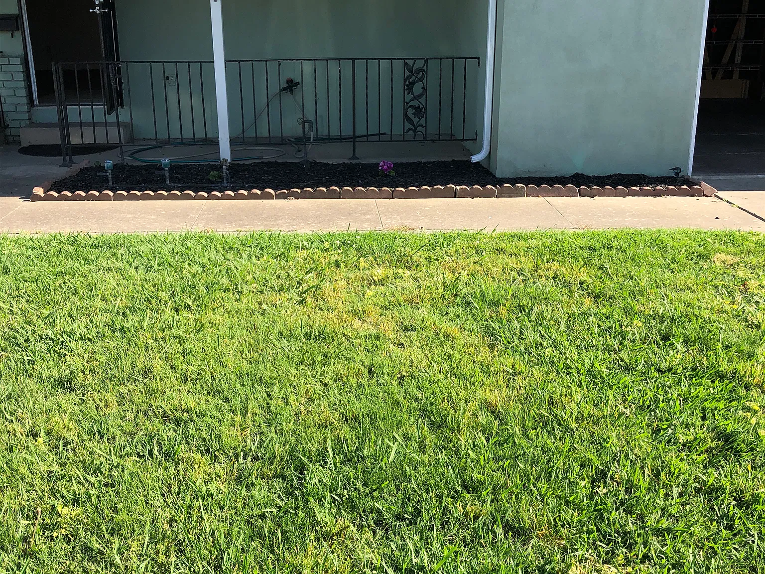 3 bed, 1188 sqft, $1,900 — Photo 1