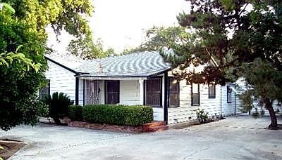 2nd image of 5324 N Del Mar Ave