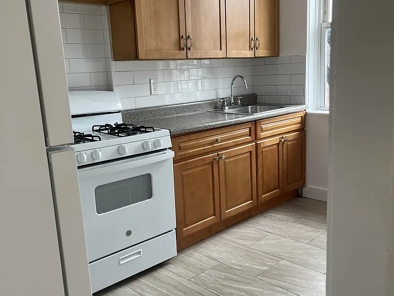 Gray Pl — Photo 2