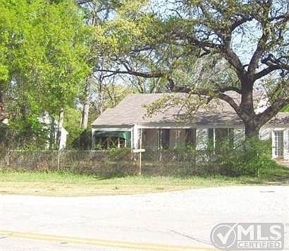 1st image of 2052 E Irving Blvd