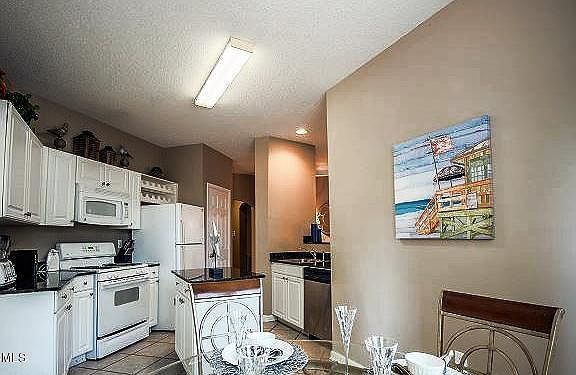 5th image of 2252 Beach Dr