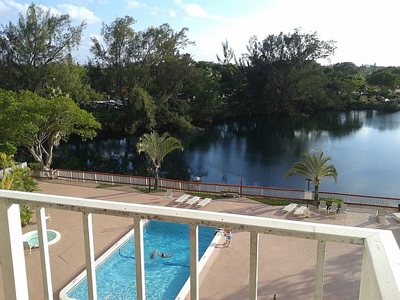 5th image of 1300 NE Miami Gardens Dr APT 512