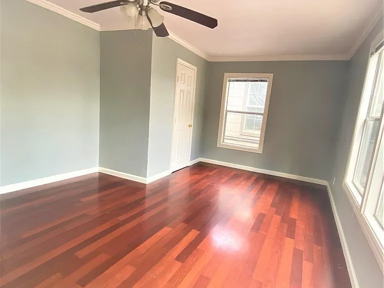 911 Byrne St #7 — Photo 2