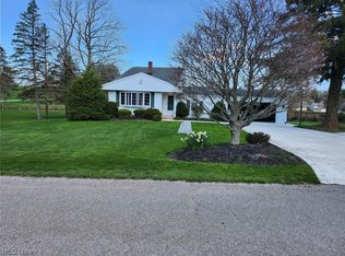 1219 Van Winkle Cir, Ashtabula, OH 44004