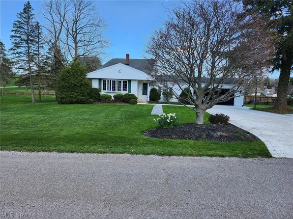 1219 Van Winkle Cir, Ashtabula, OH 44004