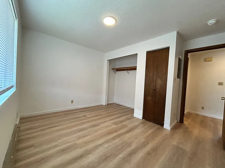 836 E Washington St — Photo 6