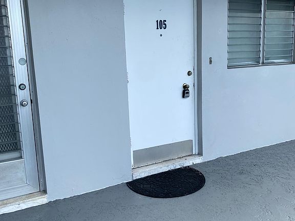 3rd image of 1021 Crystal Lake Dr APT 105