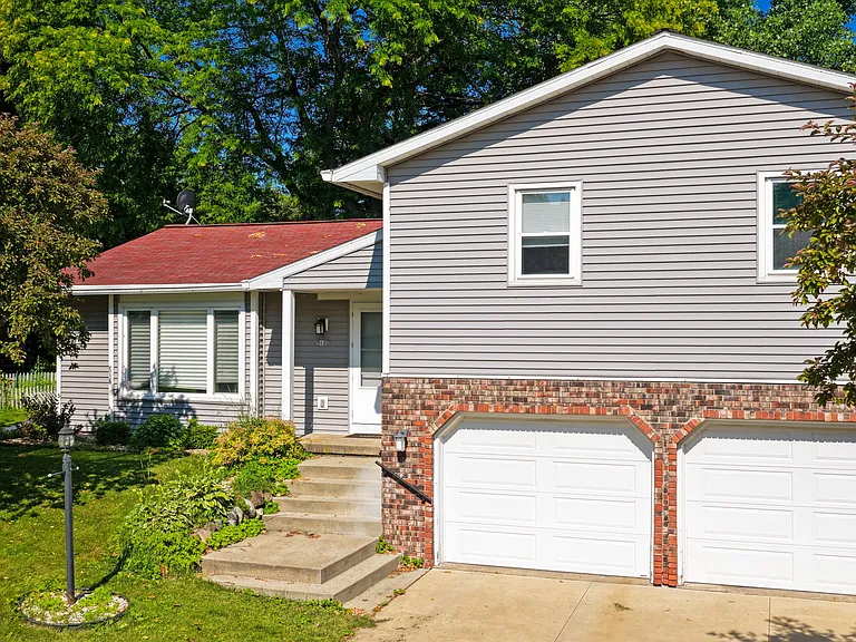 3622 Rolling Hill Dr — Photo 3