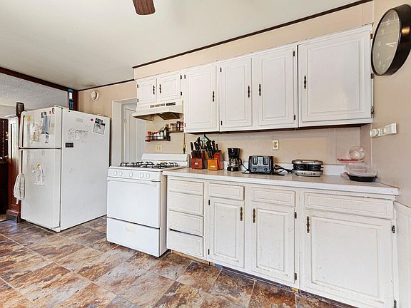 5th image of 728 3rd Ave NW