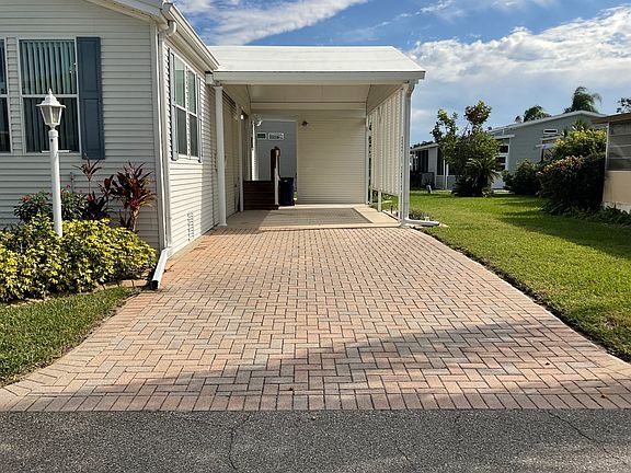 3rd image of 4128 Copenhagen St