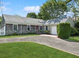 7 Linda Ln, Hampton Bays, NY 11946