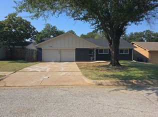 202 Linda Ln, Euless, TX 76040