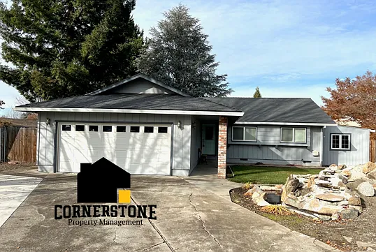 734 Hemlock Ct — Photo 1