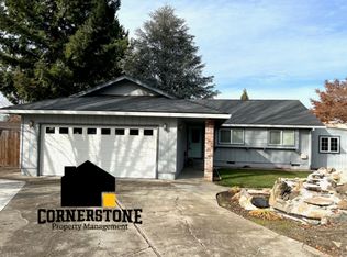 734 Hemlock Ct, Central Pt, OR 97502