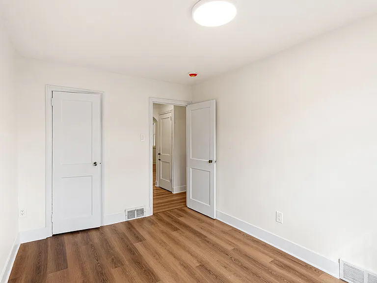 2405 S 57th St — Photo 6