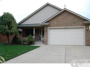 651 6th St, Wyandotte, MI 48192