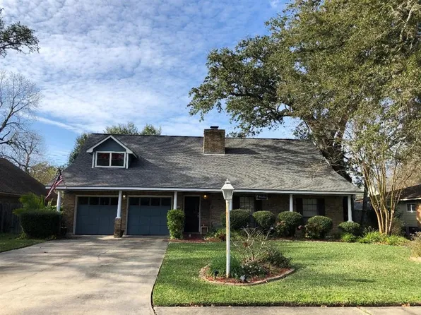 126 Mesquite St, Lake Jackson, TX 77566