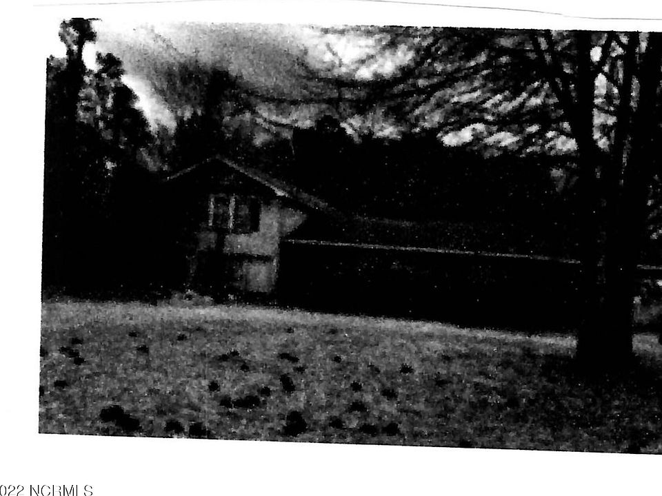 2nd image of 1035 Village Road NE