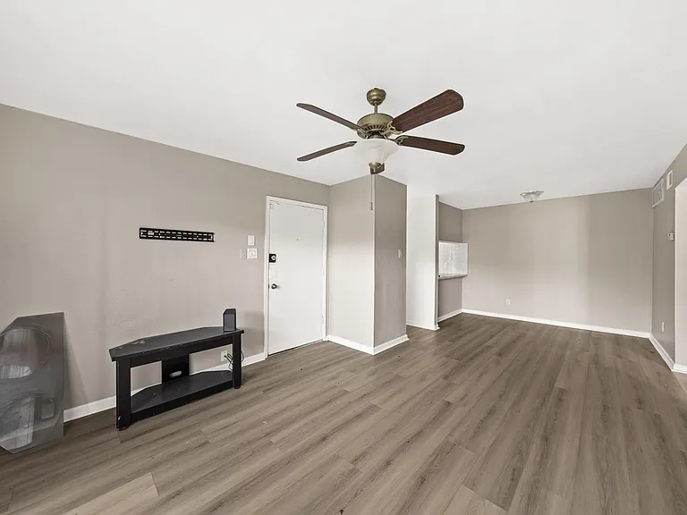 9090 S Braeswood Blvd #75 — Photo 5