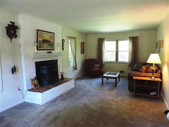 3rd image of 838 Randolph Dr