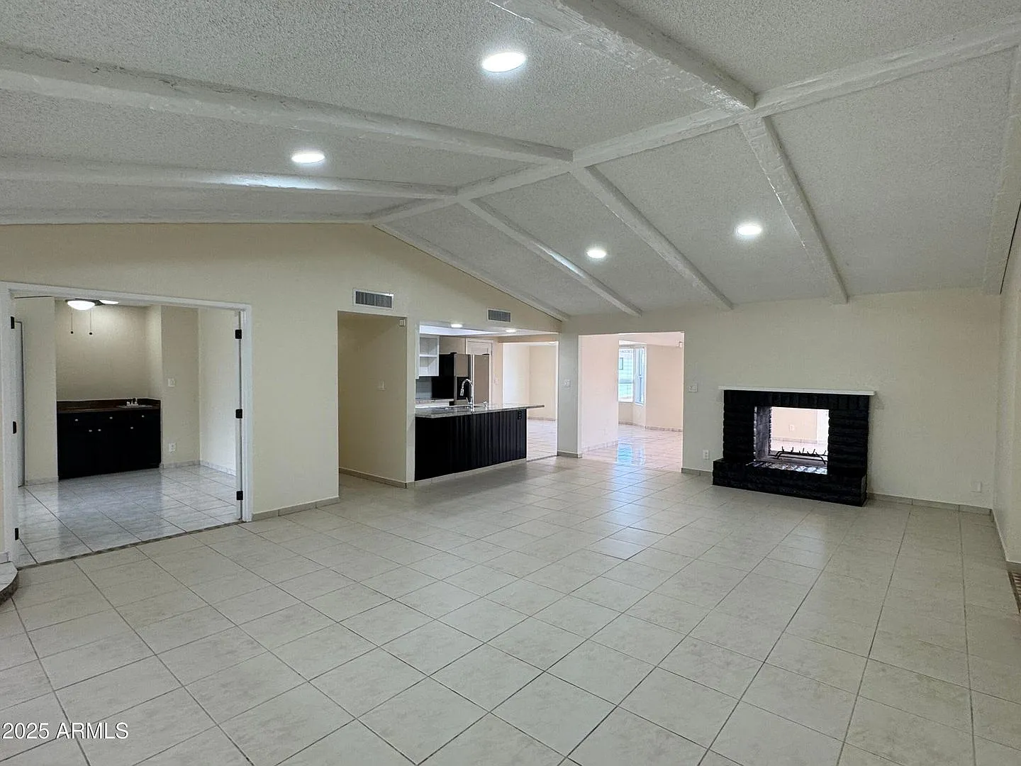 5502 W Frier Dr — Photo 3