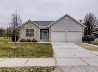 1365 W Masters Ln, Decatur, IL 62521
