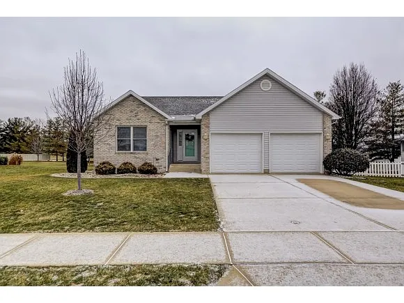 1365 W Masters Ln photo 1