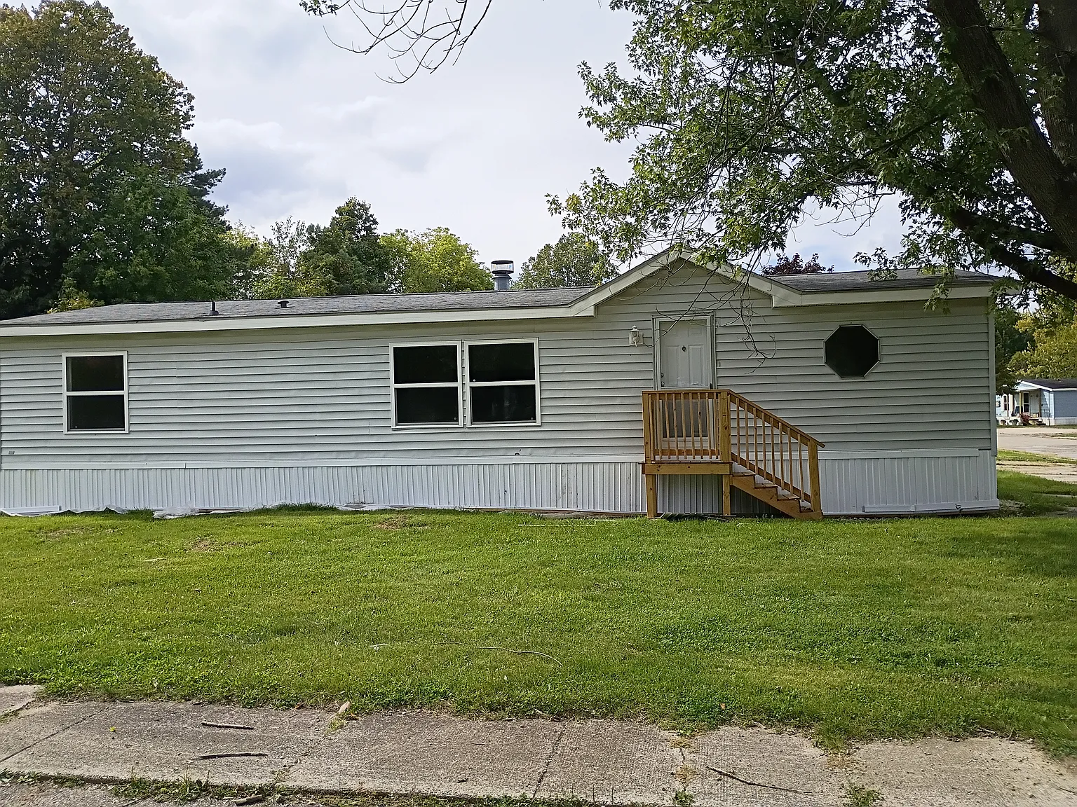 3 bed, $1,200 — Photo 1