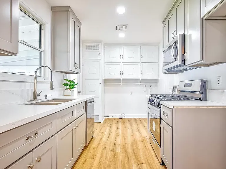 6621 Lindley Ave — Photo 5
