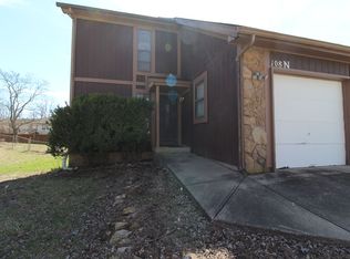108 N Saxony Dr, Olathe, KS 66061