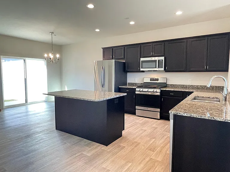 102 Larkin Dr — Photo 4