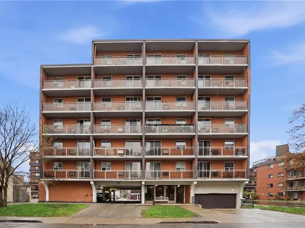 30 Summit Ave #401, Hamilton, ON L8V 2R8