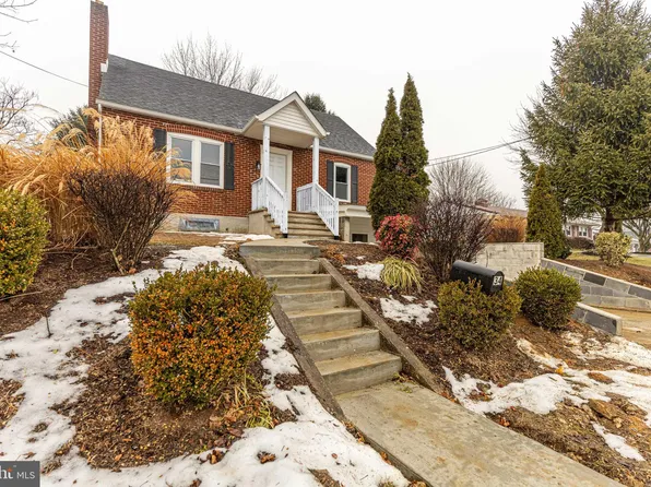 34 W Walter Ave, Greencastle, PA 17225